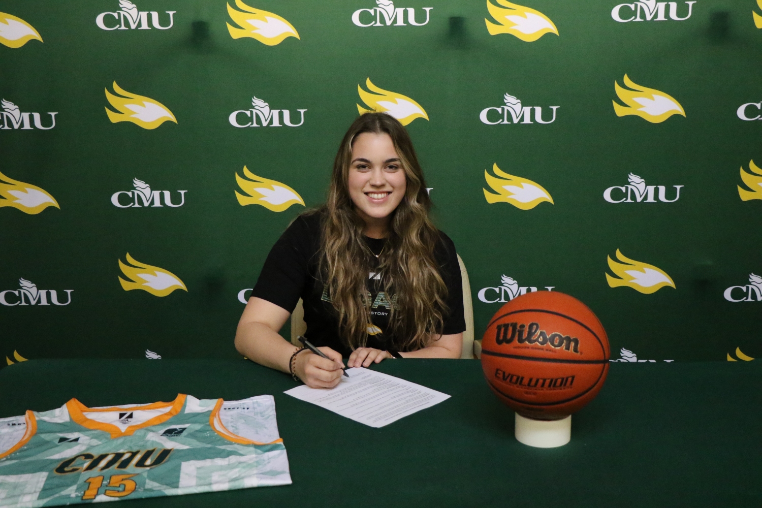 From the Raiders to the Blazers: Women's Basketball Sign Local Forward From the Raiders to the Blazers: Women's Basketball Sign Local Forward