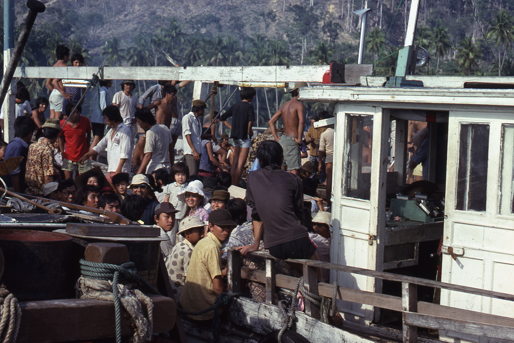 Vietnamese leaving Pulau Bidong (Photo Credit: Margaret Tebbutt 1979)